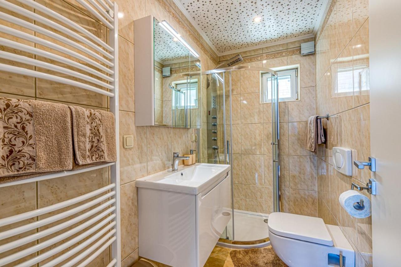 Villa Milena With Pool And Sea View 츠르베니 브르흐 외부 사진