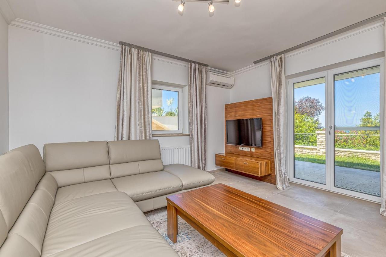 Villa Milena With Pool And Sea View 츠르베니 브르흐 외부 사진