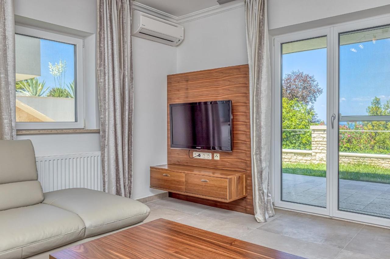 Villa Milena With Pool And Sea View 츠르베니 브르흐 외부 사진